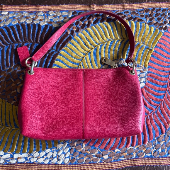 Coach Charlie Handbag / Crossbody Pebbled Leather w/ Embossed Horse & Carriage - Picture 4 of 16